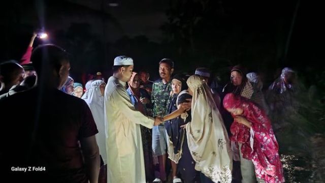 Usai Safari, Bupati Kunjungi dan Beri Bantuan Korban Kebakaran di Loka