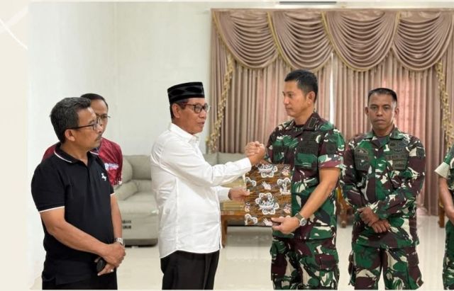 Pemkab Koltim Serahkan Hibah Tanah kepada Korem 143/Halu Oleo