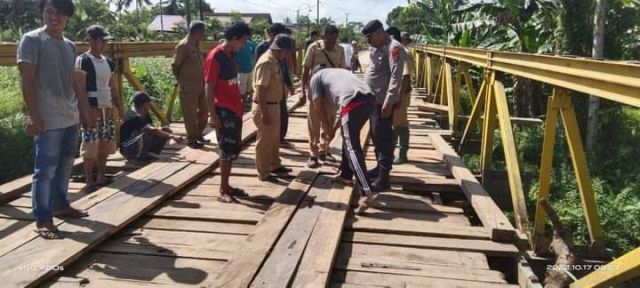 Jembatan Lambandia Diperbaiki, Warga:  Terimakasih Pak Bupati