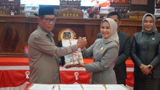 Rapat Paripurna DPRD Kolaka Timur: Penyerahan Rancangan KUA-PPAS APBD Perubahan Tahun 2025