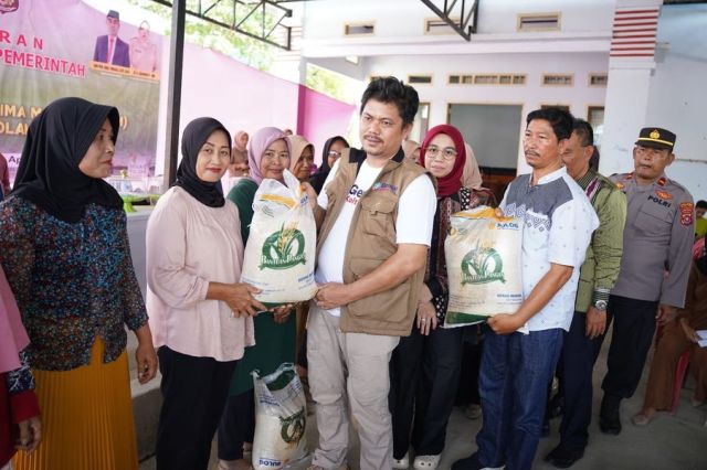 Ribuan KPM di Uluiwoi Ueesi Terima Bansos Beras Pemerintah