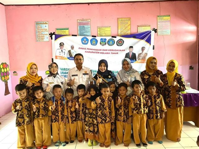 Perkuat Parenting Ortu Siswa, Bunda PAUD Koltim Sambangi TK Pertiwi Lara
