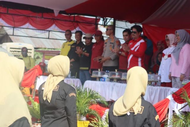 Antusias Tinggi di Gerak Jalan Indah Tingkat Umum di Koltim