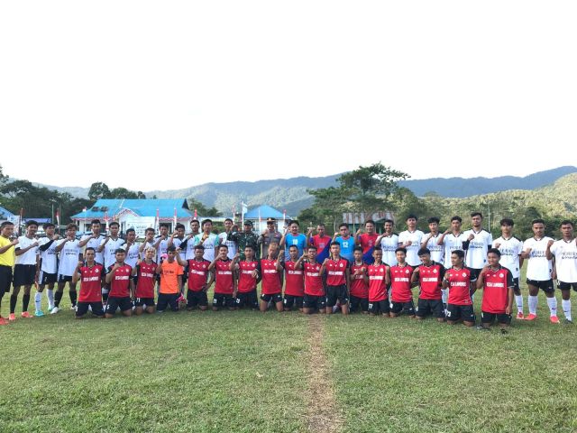 Bupati Koltim main Sepak Bola di Tinondo