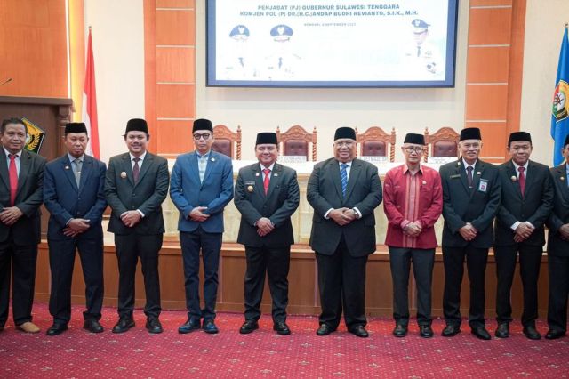 Bupati Koltim Hadiri Sertijab Gubernur