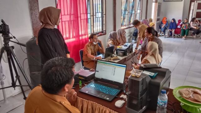 Tindaklanjuti Instruksi Bupati, Dukcapil Koltim Terus Lakukan Pelayan