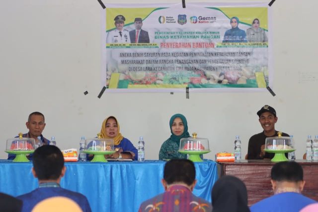 Pemda Koltim Beri Bantuan Benih Sayuran dan Ikan ke Petani Lara