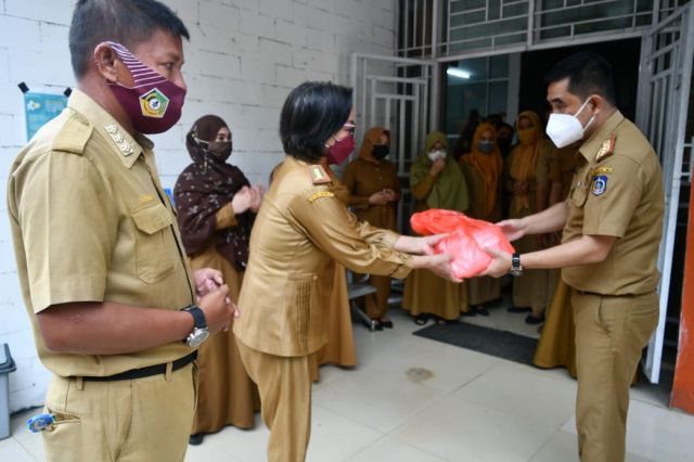 Selain Bagi Masker, Sekda Tekankan Pentingnya Patuhi Protokol Kesehatan