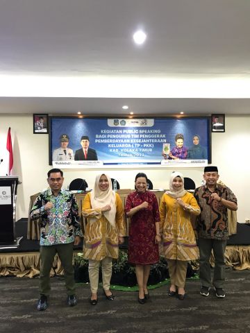 Sekda Berharap Pengurus PKK dan Dharma Wanita Mampu Berkomunikasi dengan Baik