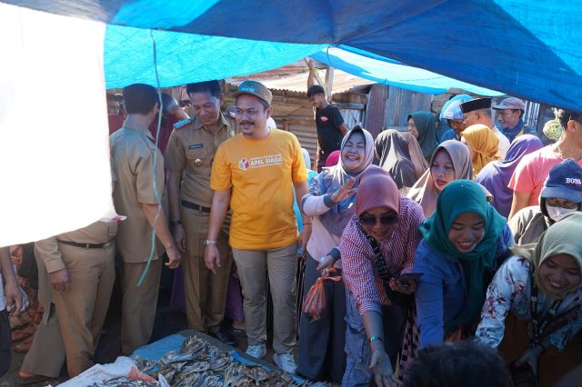 Sidak Harga Bahan Pokok, Bupati Koltim Dikerumuni Pedagang dan Pembeli