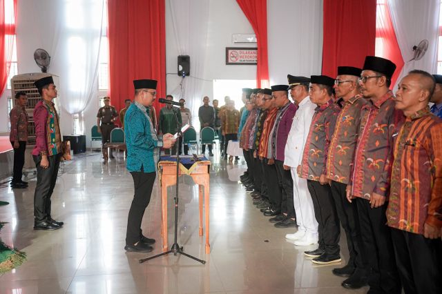 Lantik Pejabat Administrator, Bupati: Jalankan Amanah dengan Baik