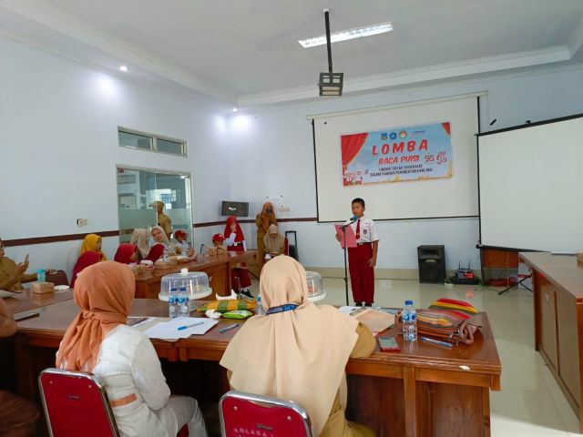 Lomba Baca Puisi Ramaikan Peringatan Hari Ibu di Koltim