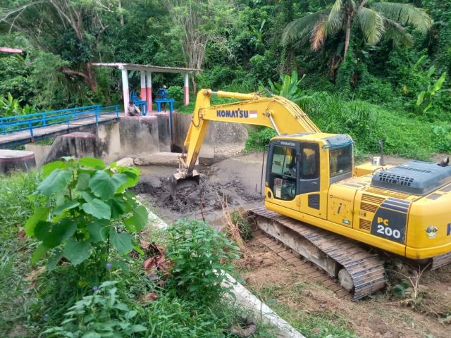 Terjadi Pendangkalan, Bendungan Simbalai Dikeruk
