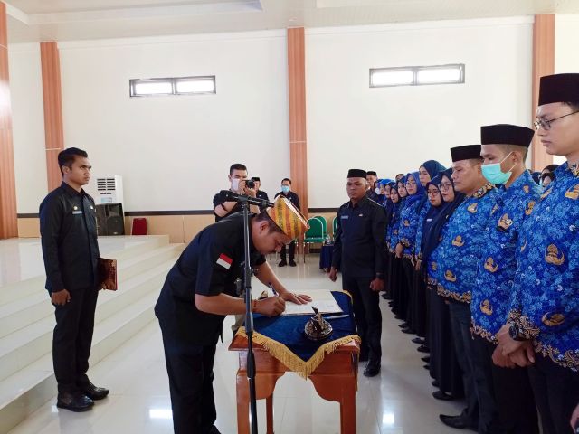 Lantik Pejabat Fungsional, Bupati Koltim Titip Sejumlah Harapan