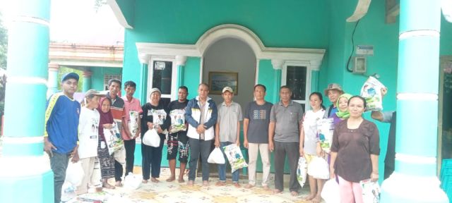 Pemda Koltim Salurkan Bantuan Korban Banjir Uluiwoi