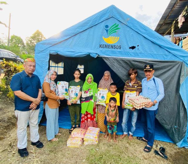 Korban Kebakaran Lara Terima Bantuan Kebutuhan Pokok
