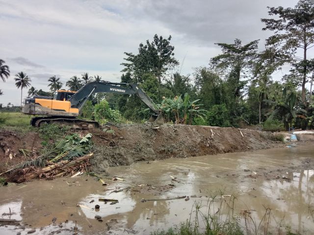 Cegah Pendangkalan Sungai di Lorong Produksi, Bupati Perintahkan Pengerukan