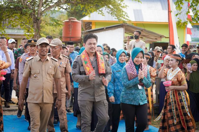 Bupati Koltim Hadir di Lalombai Uluiwoi
