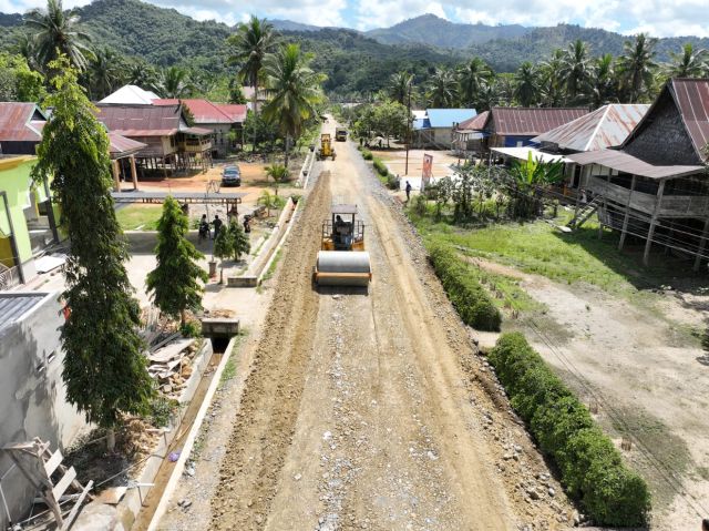 Jalan Lorong Makassar Diperbaiki, Warga: Terimakasih Pak Bupati