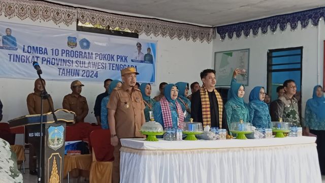 Hadiri Lomba 10 Program PKK di Porabua, Bupati Yakin Seluruh Desa Punya Potensi