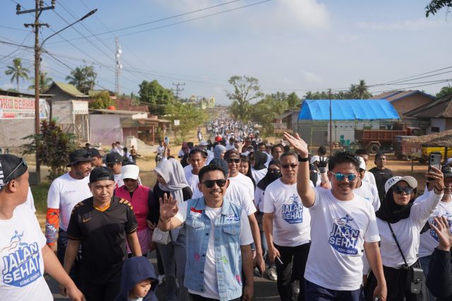 Puluhan Ribu Masyarakat Tumpah Ruah Ikuti Jalan Sehat Riang Gembira
