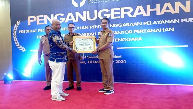 Pemda Koltim Diganjar Penghargaan Penyelenggaraan Pelayanan Publik Tertinggi