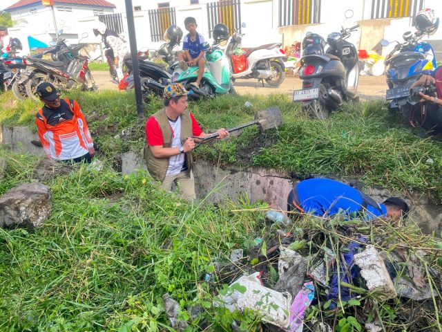 Bupati Koltim Pimpin Jumat Bersih di Seputaran Raterate