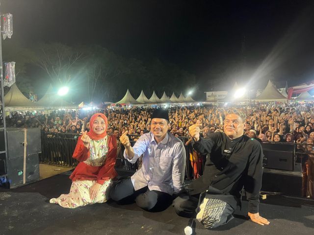 Lantunan Shalawat Menggema bersama Haddad Alwi dan Puluhan Ribu Masyarakat