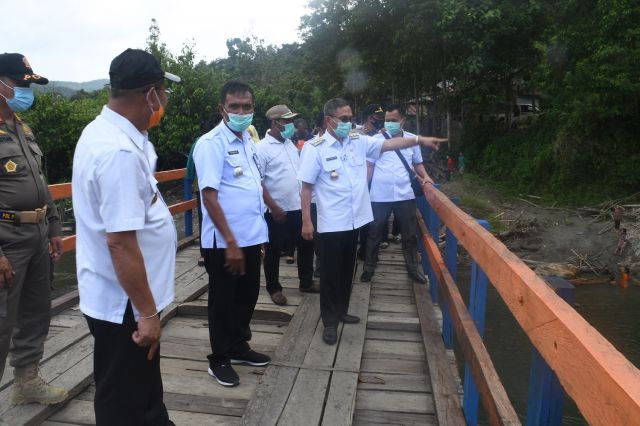 Lima Jembatan Di Ueesi Diresmikan Bupati