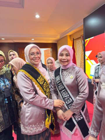 Hartini Azis Dikukuhkan jadi Bunda PAUD dan Bunda Literasi Koltim