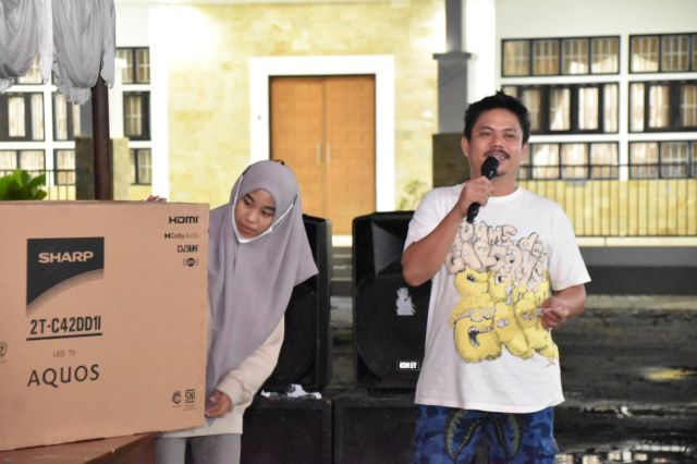 Nobar Final Pildun di Rujab Bupati Koltim Dibanjiri Penonton dan Hadiah