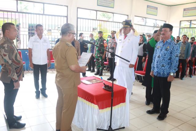 Bupati Lantik Camat dan Sekcam Dangia