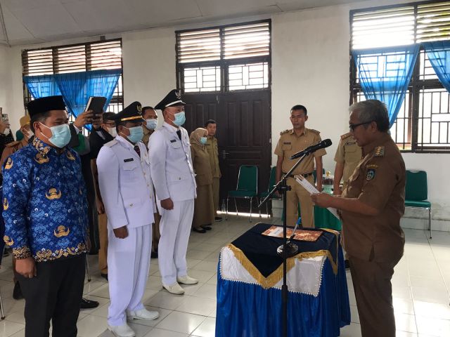 Bupati Lantik Camat Sekcam dan Lurah Poli-Polia