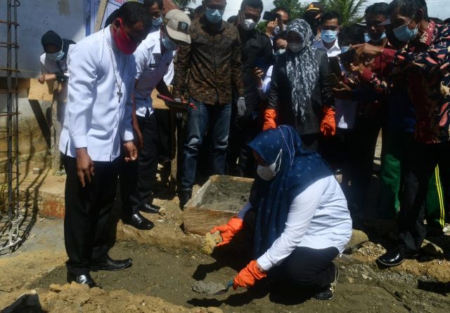 Plt Bupati Letakkan Batu Pertama Pembangunan Gereja Tasahea