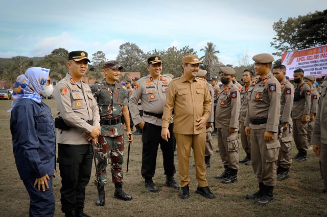 Bupati Koltim Pimpin Apel Gelar Pasukan Pengamanan Pilkades Serentak