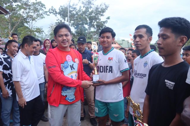 Bupati Resmi Tutup Kegiatan Olaharaga di Poli-polia