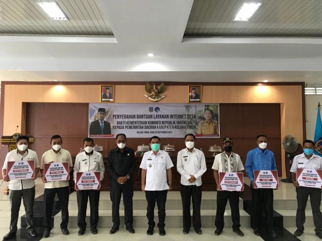 Pemda Koltim Serahkan Bantuan Internet ke Desa-Desa