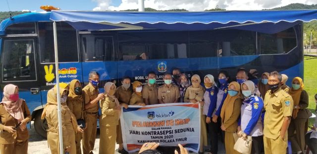 Bupati Koltim Serahkan Mobil Pelayanan KB Keliling