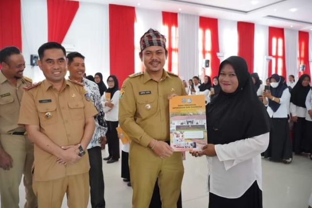 Bupati Koltim Serahkan SK GBPNS